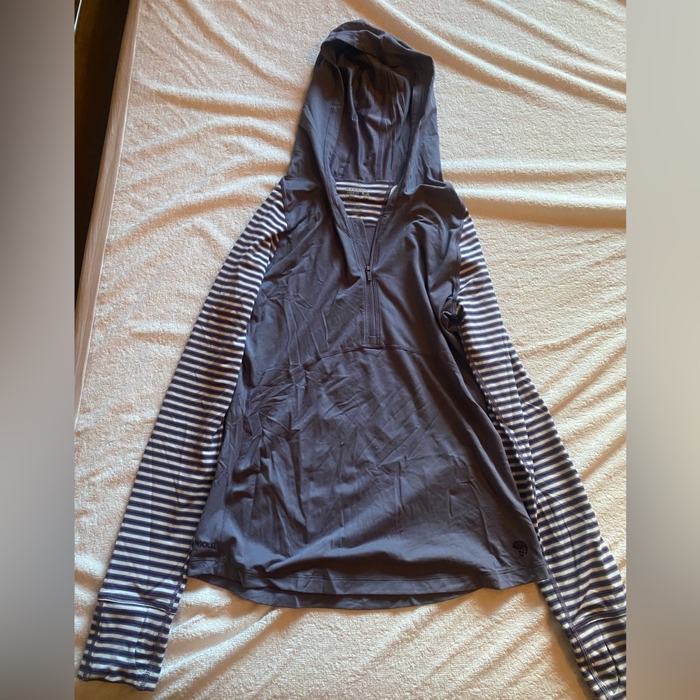 Mountain Hardwear women’s quarter zip hoodie size small